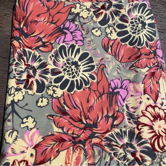 ⭐️4 for $10⭐️Floral Patterned Leggings. Women's Size Small / Medium. - Picture 4 of 5